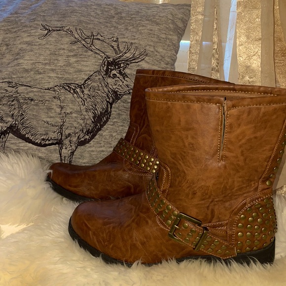 Brown ankle boots with beaded heel back and strap going across with a buckle - Picture 2 of 6